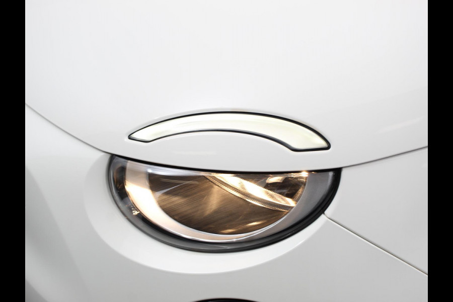 Fiat 500E Berline 42 kWh Automaat Climate control Cruise control Achteruitrijcamera Led Navigatie Apple Carplay/ Android Auto