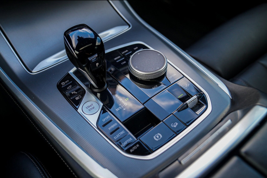 BMW X5 XDrive45e High Executive | Panorama | Harman/Kardon | Driving Assisted | Trekhaak | 22 inch | HuD | Head up Display