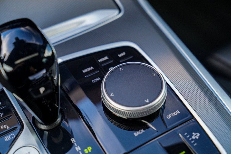 BMW X5 XDrive45e High Executive | Panorama | Harman/Kardon | Driving Assisted | Trekhaak | 22 inch | HuD | Head up Display