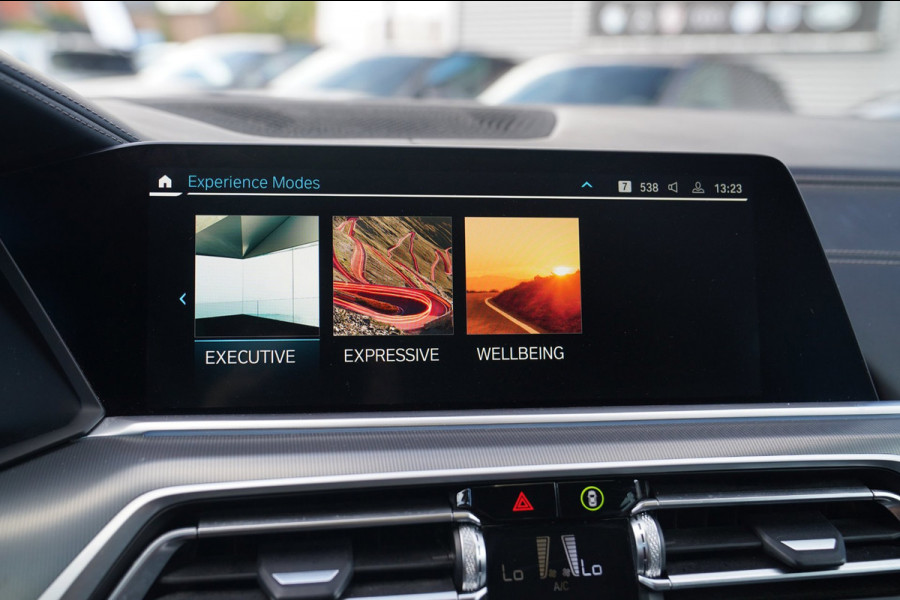 BMW X5 XDrive45e High Executive | Panorama | Harman/Kardon | Driving Assisted | Trekhaak | 22 inch | HuD | Head up Display