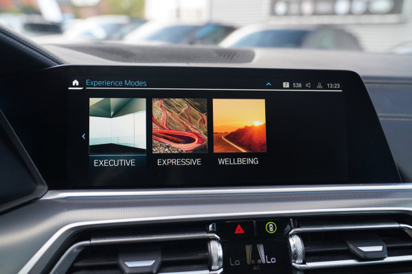 BMW X5 XDrive45e High Executive | Panorama | Harman/Kardon | Driving Assisted | Trekhaak | 22 inch | HuD | Head up Display