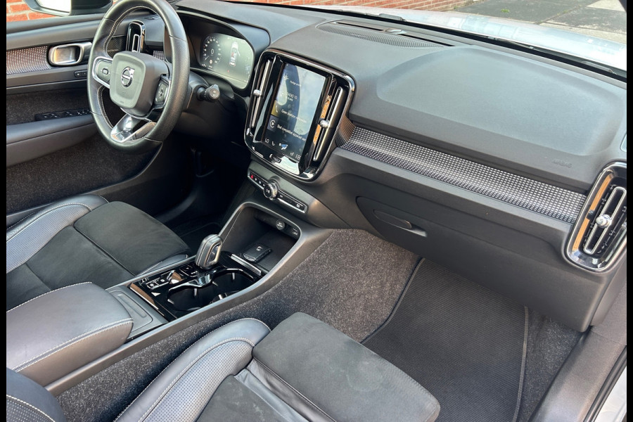 Volvo XC40 2.0 B4 R-Design Panorama Harman NL-Auto Rijklaarprijs!