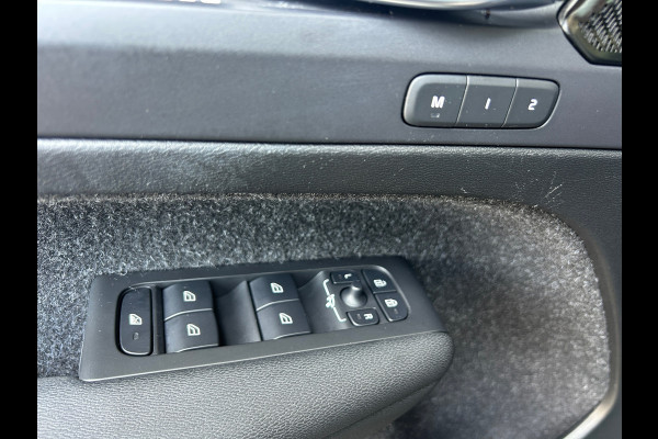 Volvo XC40 2.0 B4 R-Design Panorama Harman NL-Auto Rijklaarprijs!