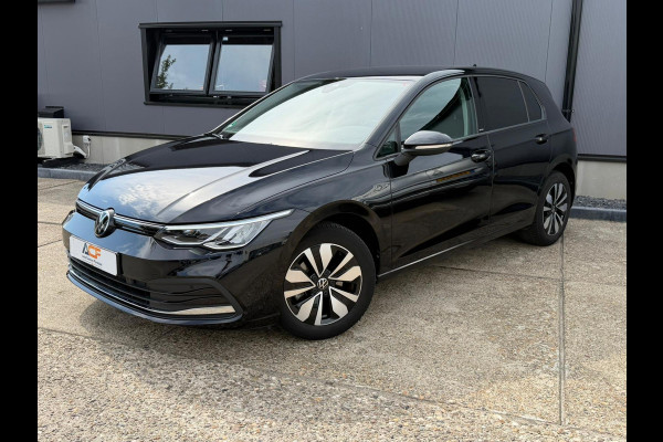 Volkswagen Golf 2.0 TDI 116 PK LIFE / NAVIGATIE / STOELVERW. / STUURVERW./ CARPLAY ENZ...
