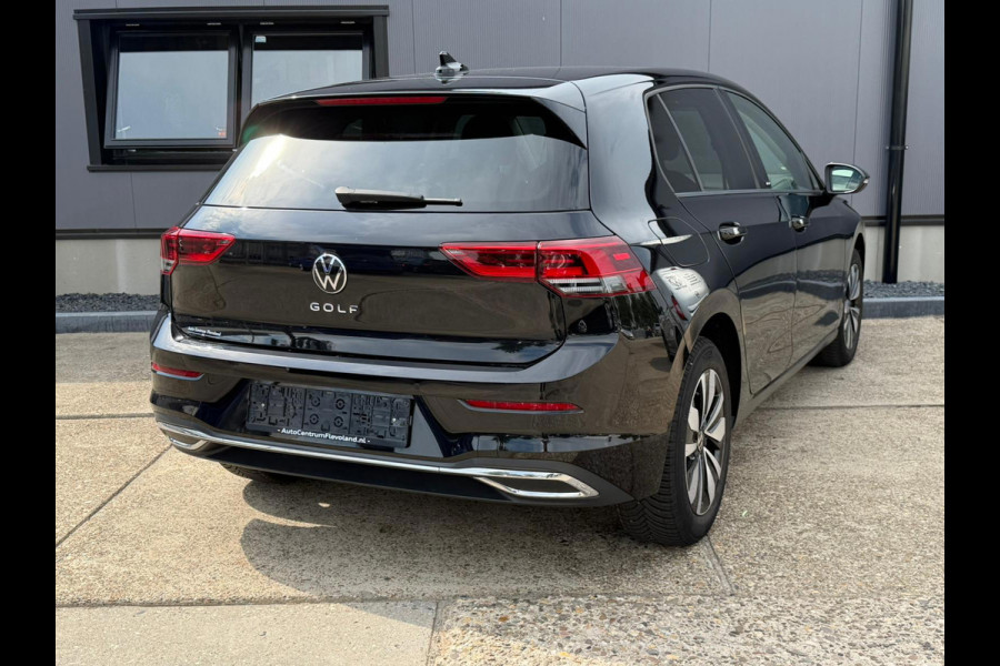 Volkswagen Golf 2.0 TDI 116 PK LIFE / NAVIGATIE / STOELVERW. / STUURVERW./ CARPLAY ENZ...