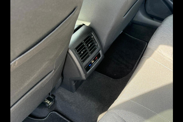 Volkswagen Golf 2.0 TDI 116 PK LIFE / NAVIGATIE / STOELVERW. / STUURVERW./ CARPLAY ENZ...