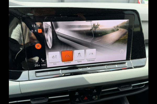 Volkswagen Golf 2.0 TDI 116 PK LIFE / NAVIGATIE / STOELVERW. / STUURVERW./ CARPLAY ENZ...