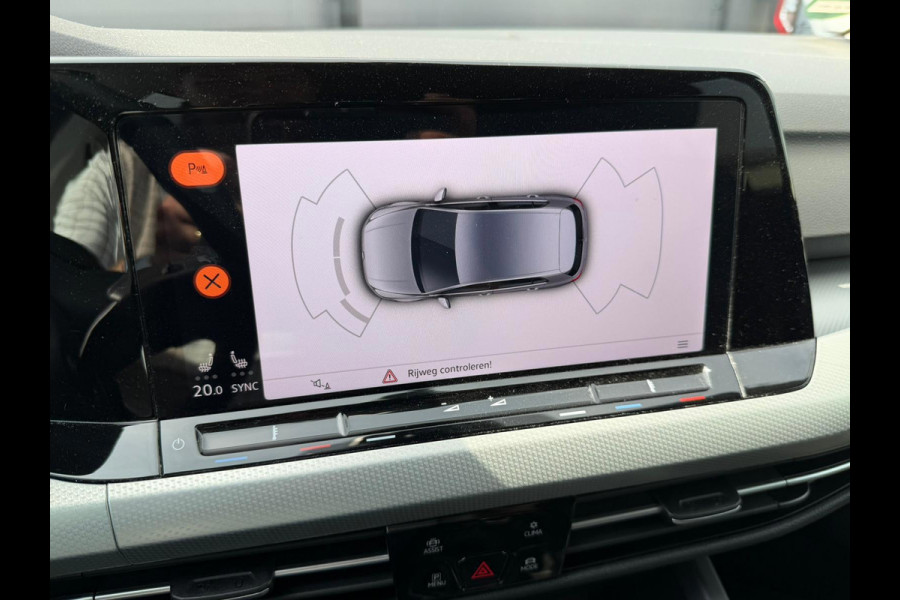 Volkswagen Golf 2.0 TDI 116 PK LIFE / NAVIGATIE / STOELVERW. / STUURVERW./ CARPLAY ENZ...