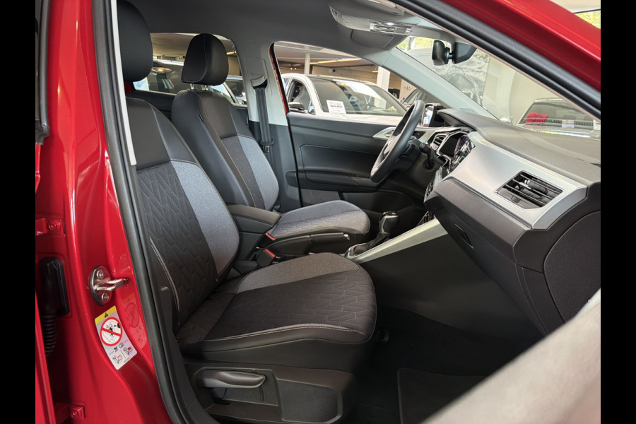 Volkswagen Taigo TSI 115PK DSG LIFE EDITION CAMERA/ACC/CARPLAY/HALF-LEDER FABRIEKS GARANTIE