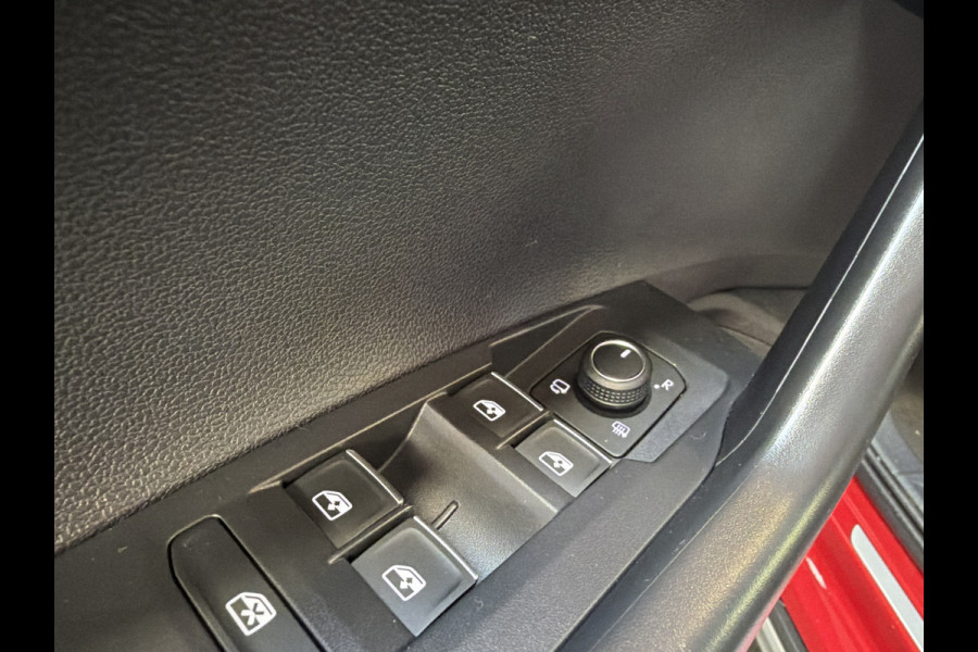 Volkswagen Taigo TSI 115PK DSG LIFE EDITION CAMERA/ACC/CARPLAY/HALF-LEDER FABRIEKS GARANTIE