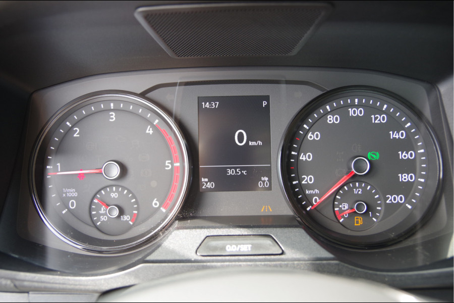 Volkswagen Crafter 2.0 TDI L4 DUBBELLUCHT, OPEN LAADBAK N1! 3.5T TREKHAAK, 165PK AUT. NIEUW! CARPLAY, CRUISE, AIRCO, DAB, OPENLAADBAK, PICKUP, PICK
