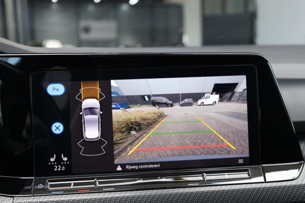 Volkswagen Golf 1.5 eTSI R-Line IQ+LED/VIRTUAL/SFEER/ALCANTARA+S.VERWARMING+MASSAGE/18" LMVCAM/ACC/ECC/12 MDN GARANTIE!