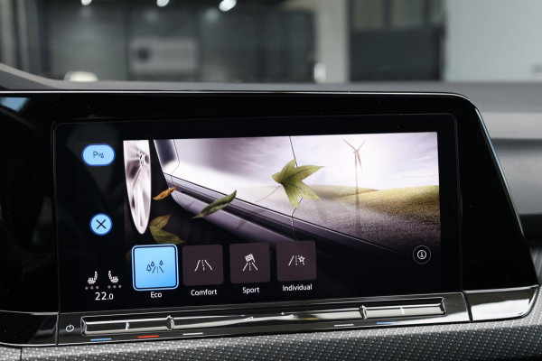 Volkswagen Golf 1.5 eTSI R-Line IQ+LED/VIRTUAL/SFEER/ALCANTARA+S.VERWARMING+MASSAGE/18" LMVCAM/ACC/ECC/12 MDN GARANTIE!