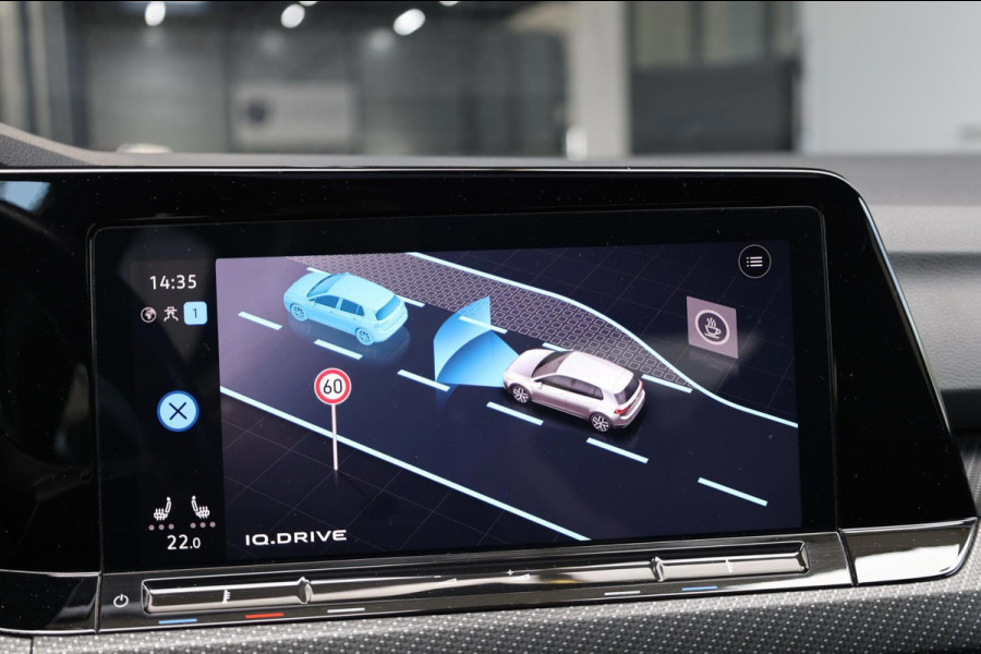 Volkswagen Golf 1.5 eTSI R-Line IQ+LED/VIRTUAL/SFEER/ALCANTARA+S.VERWARMING+MASSAGE/18" LMVCAM/ACC/ECC/12 MDN GARANTIE!