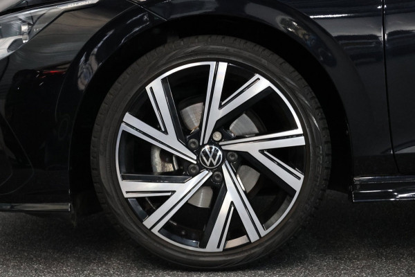 Volkswagen Golf 1.5 eTSI R-Line IQ+LED/VIRTUAL/SFEER/ALCANTARA+S.VERWARMING+MASSAGE/18" LMVCAM/ACC/ECC/12 MDN GARANTIE!