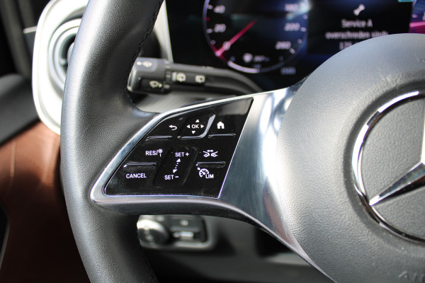 Mercedes-Benz V-Klasse 300d / XXL / AMG / 4-Matic / DC / Luchtvering / TV / Burmester / 360 Camera / Vol Opties / NIEUWSTAAT