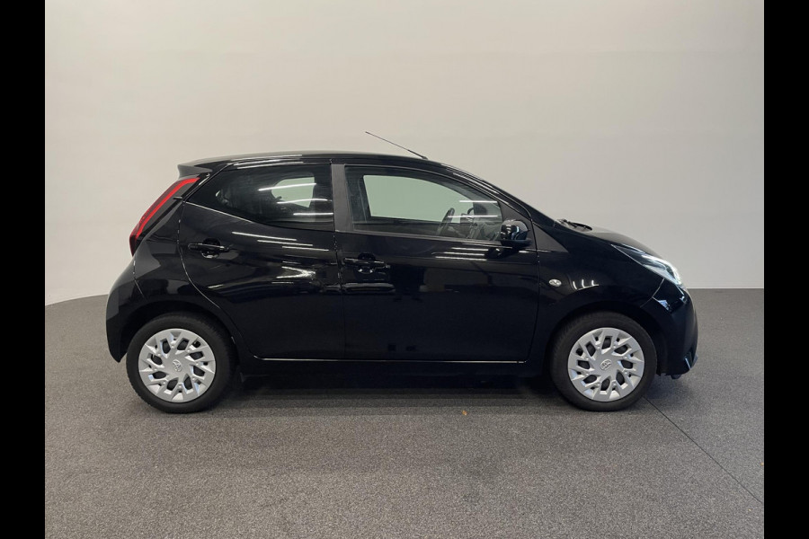 Toyota Aygo 1.0 VVT-i x-play Airco Navigatie Apple Carplay/Android Auto Camera Achter