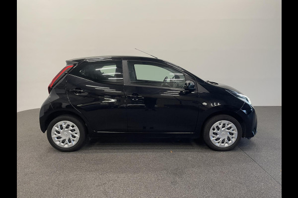 Toyota Aygo 1.0 VVT-i x-play Airco Navigatie Apple Carplay/Android Auto Camera Achter