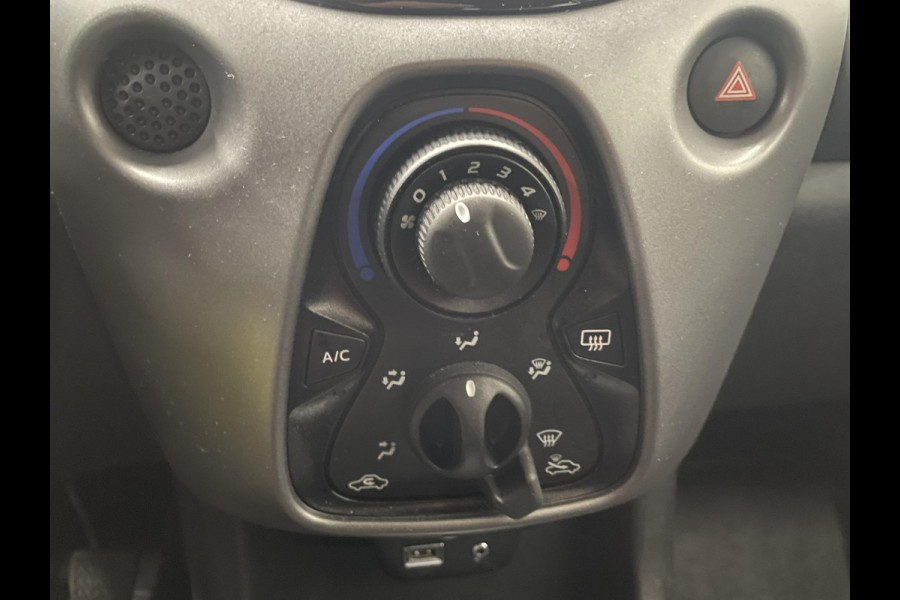 Toyota Aygo 1.0 VVT-i x-play Airco Navigatie Apple Carplay/Android Auto Camera Achter
