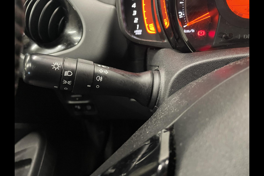 Toyota Aygo 1.0 VVT-i x-play Airco Navigatie Apple Carplay/Android Auto Camera Achter