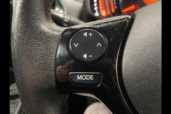 Toyota Aygo 1.0 VVT-i x-play Airco Navigatie Apple Carplay/Android Auto Camera Achter