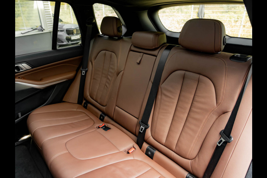 BMW X5 xDrive40i M-Sport - Skylounge - Adaptive Air - Active Steering - Lasers - Driving Ass Prof