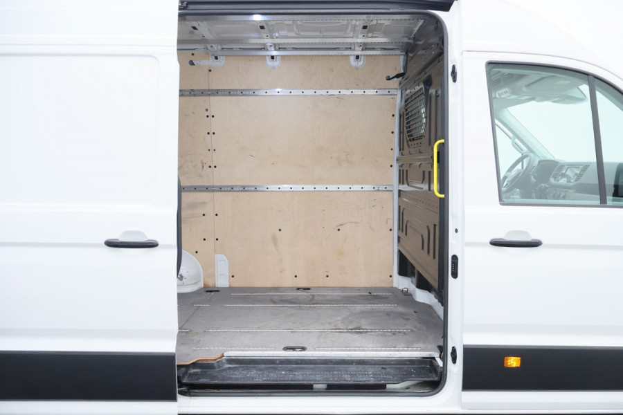 Volkswagen Crafter 35 2.0 TDI DSG L2H2 3-Zits, Camera, ACC, Apple Carplay, Airco, Luchtgeveerde Stoel, LED