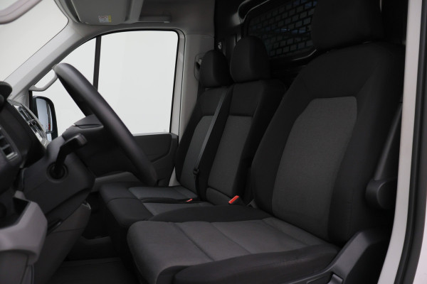 Volkswagen Crafter 35 2.0 TDI DSG L2H2 3-Zits, Camera, ACC, Apple Carplay, Airco, Luchtgeveerde Stoel, LED