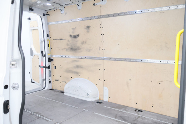 Volkswagen Crafter 35 2.0 TDI DSG L2H2 3-Zits, Camera, ACC, Apple Carplay, Airco, Luchtgeveerde Stoel, LED