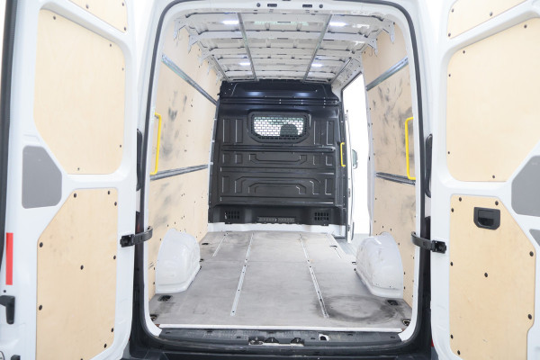 Volkswagen Crafter 35 2.0 TDI DSG L2H2 3-Zits, Camera, ACC, Apple Carplay, Airco, Luchtgeveerde Stoel, LED