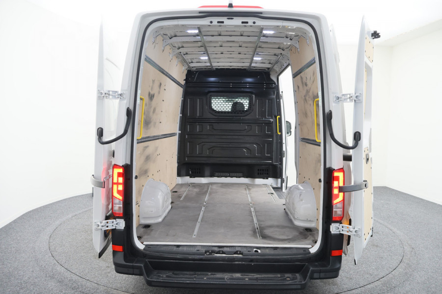 Volkswagen Crafter 35 2.0 TDI DSG L2H2 3-Zits, Camera, ACC, Apple Carplay, Airco, Luchtgeveerde Stoel, LED