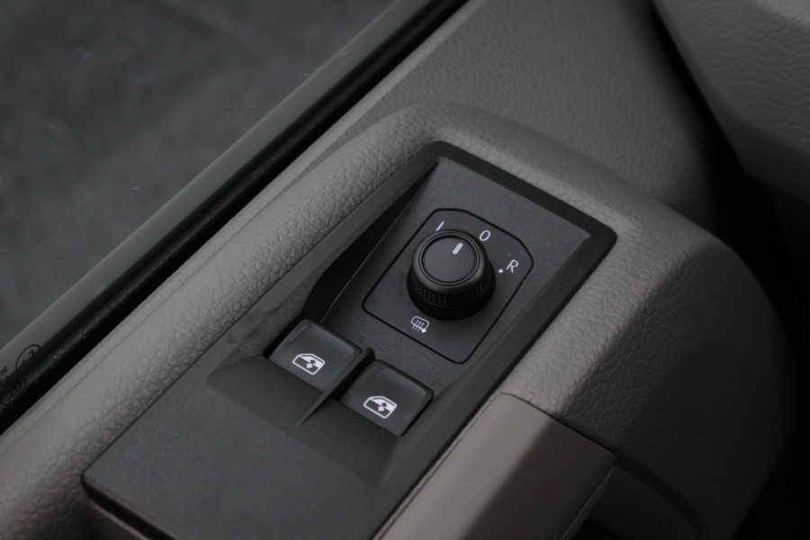 Volkswagen Crafter 35 2.0 TDI DSG L2H2 3-Zits, Camera, ACC, Apple Carplay, Airco, Luchtgeveerde Stoel, LED