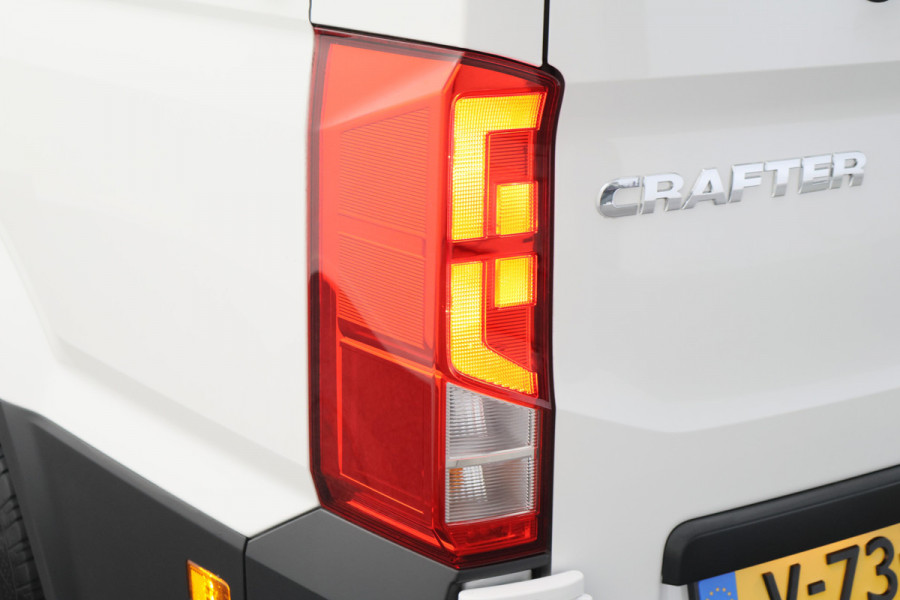 Volkswagen Crafter 35 2.0 TDI DSG L2H2 3-Zits, Camera, ACC, Apple Carplay, Airco, Luchtgeveerde Stoel, LED
