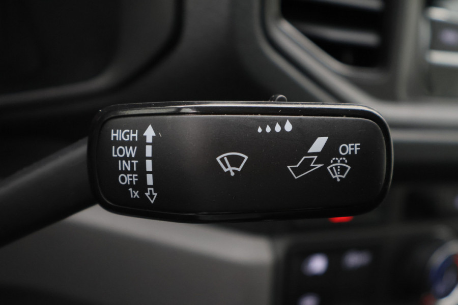 Volkswagen Crafter 35 2.0 TDI DSG L2H2 3-Zits, Camera, ACC, Apple Carplay, Airco, Luchtgeveerde Stoel, LED