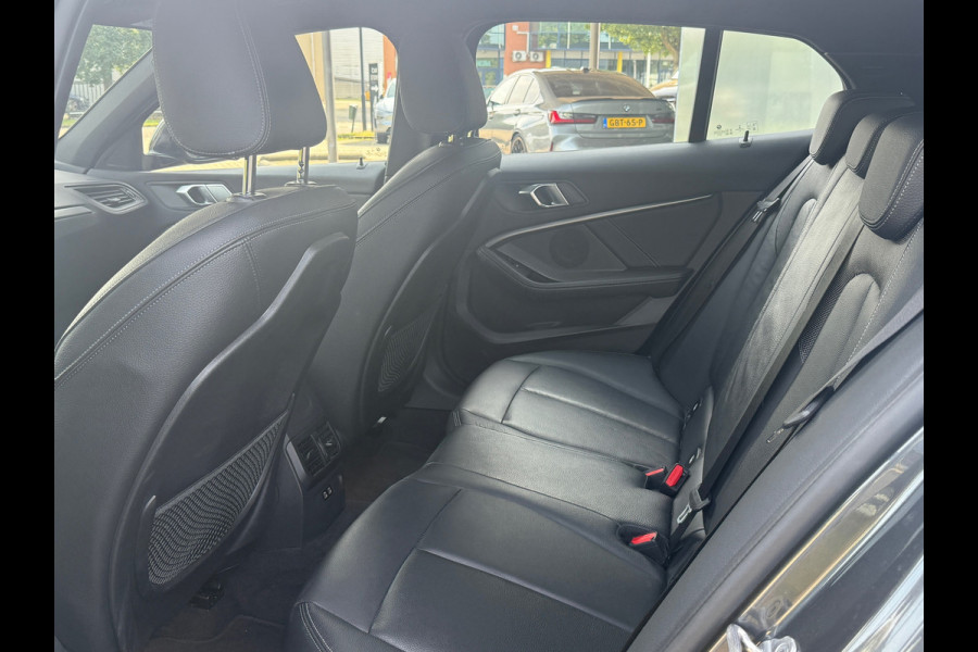 BMW 1-serie 118i Aut M Sport Navi|Leder|Carplay|Dealer Onderhouden