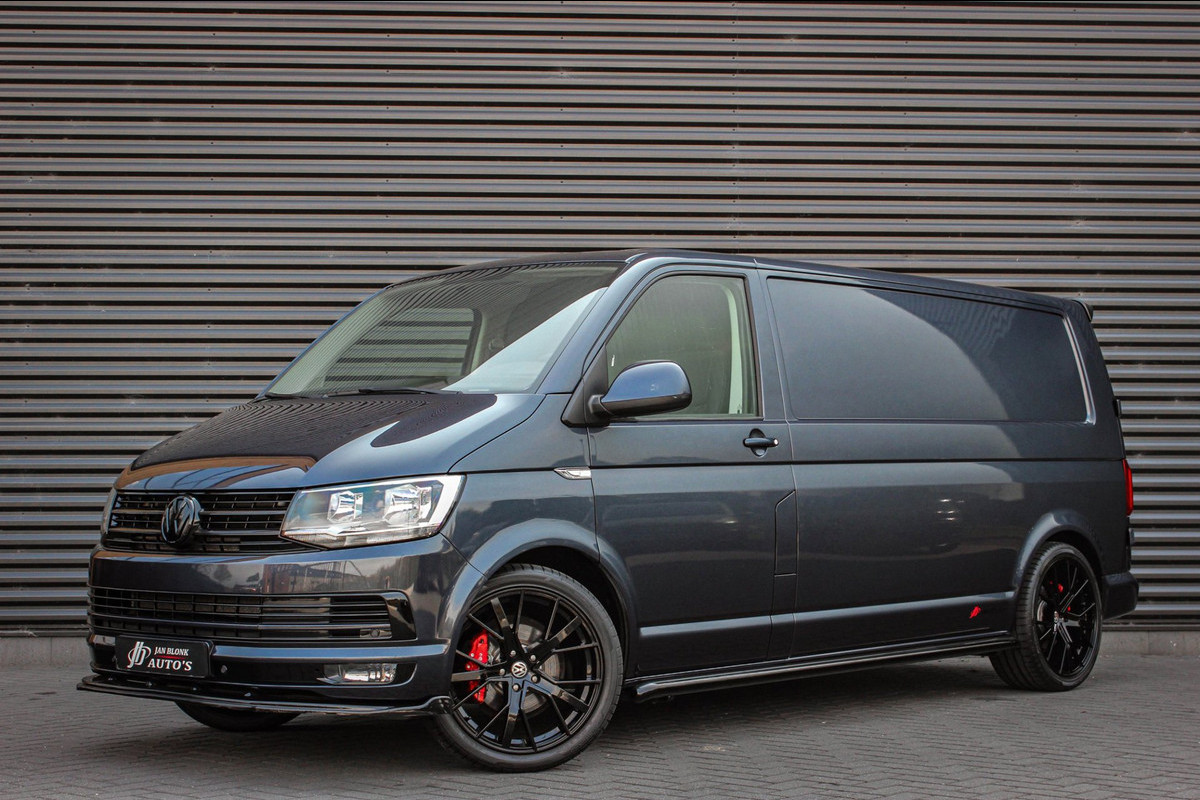 Volkswagen Transporter 2.0 TDI L2H1 150PK JB-EDITION / PDC / VERLAGINGSVEREN / LEDEREN BEKLEDING / FULL / APPLE CARPLAY /NAVIGATIE