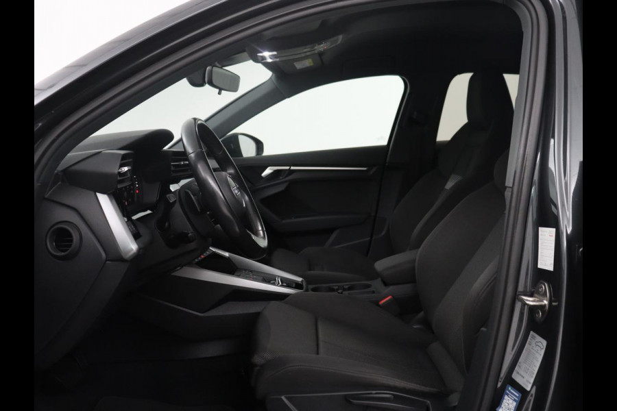 Audi A3 Sportback 30 TFSI Business edition | Cruise control | Virtueel dashboard | Climate control | Navigatie | Carplay | Park assist | 18" velgen