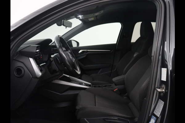 Audi A3 Sportback 30 TFSI Business edition | Cruise control | Virtueel dashboard | Climate control | Navigatie | Carplay | Park assist | 18" velgen