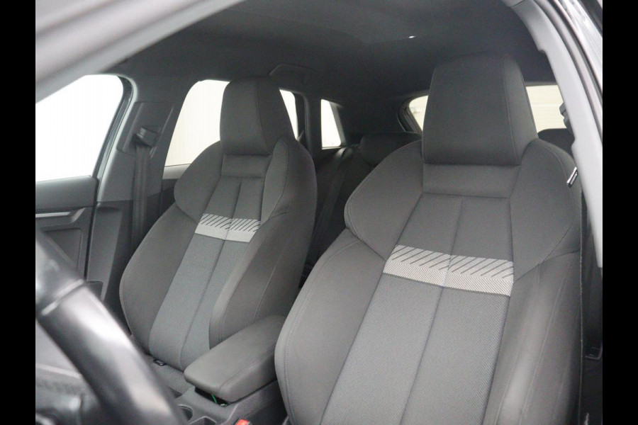 Audi A3 Sportback 30 TFSI Business edition | Cruise control | Virtueel dashboard | Climate control | Navigatie | Carplay | Park assist | 18" velgen