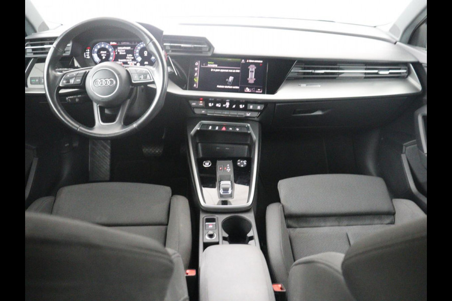 Audi A3 Sportback 30 TFSI Business edition | Cruise control | Virtueel dashboard | Climate control | Navigatie | Carplay | Park assist | 18" velgen
