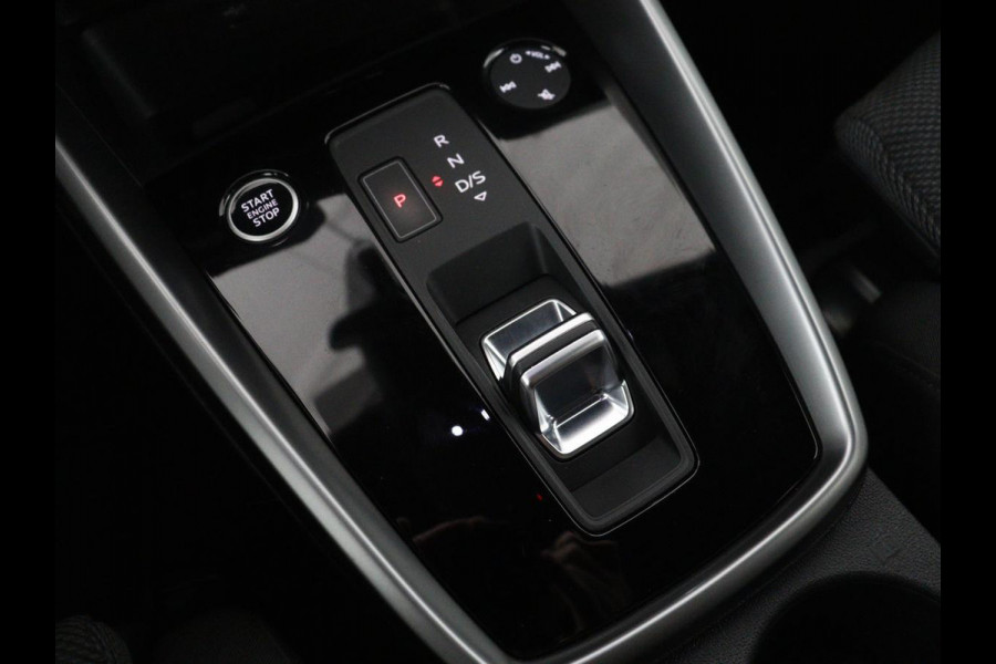 Audi A3 Sportback 30 TFSI Business edition | Cruise control | Virtueel dashboard | Climate control | Navigatie | Carplay | Park assist | 18" velgen