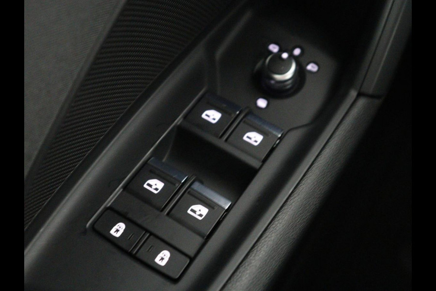 Audi A3 Sportback 30 TFSI Business edition | Cruise control | Virtueel dashboard | Climate control | Navigatie | Carplay | Park assist | 18" velgen