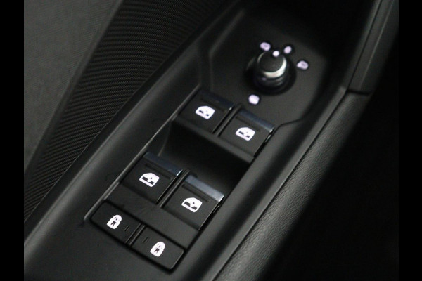 Audi A3 Sportback 30 TFSI Business edition | Cruise control | Virtueel dashboard | Climate control | Navigatie | Carplay | Park assist | 18" velgen