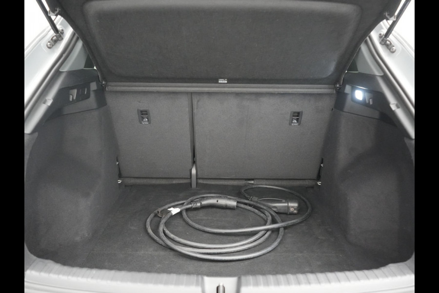 Audi Q4 e-tron 35 Advanced edition 55 kWh 170pk Dealer O.H. | SOH 91.9% | Panodak | Adaptive Cruise | Camera | Sonos Audio | Matrix LED | Sportstoelen Verwarmd | Apple Carplay | Sfeerverlichting | DAB | Virtual | 19"L.M |
