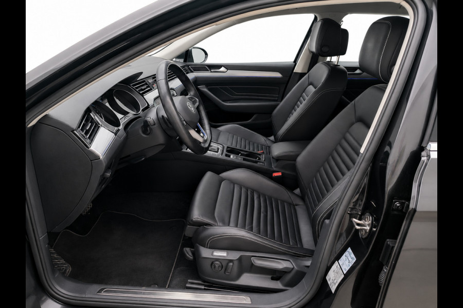 Volkswagen Passat Variant 1.4 TSI PHEV GTE | Matrix | Leer | Sfeerverlichting | Camera | Mangangrau Metallic