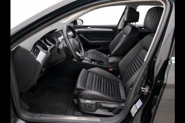 Volkswagen Passat Variant 1.4 TSI PHEV GTE | Matrix | Leer | Sfeerverlichting | Camera | Mangangrau Metallic