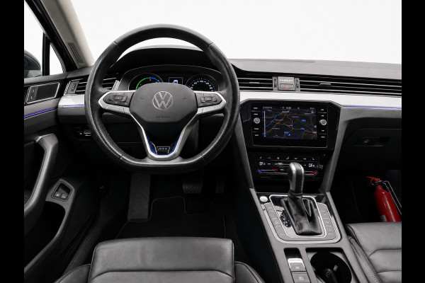 Volkswagen Passat Variant 1.4 TSI PHEV GTE | Matrix | Leer | Sfeerverlichting | Camera | Mangangrau Metallic