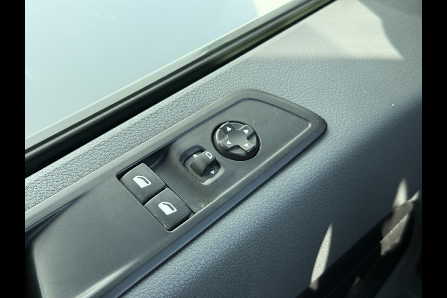 Peugeot e-Expert 75 kWh 136PK L2H1 330km WLTP 96.3% (SOH) Snelladen Climate Control Cruise Control Parkeersensoren Achter