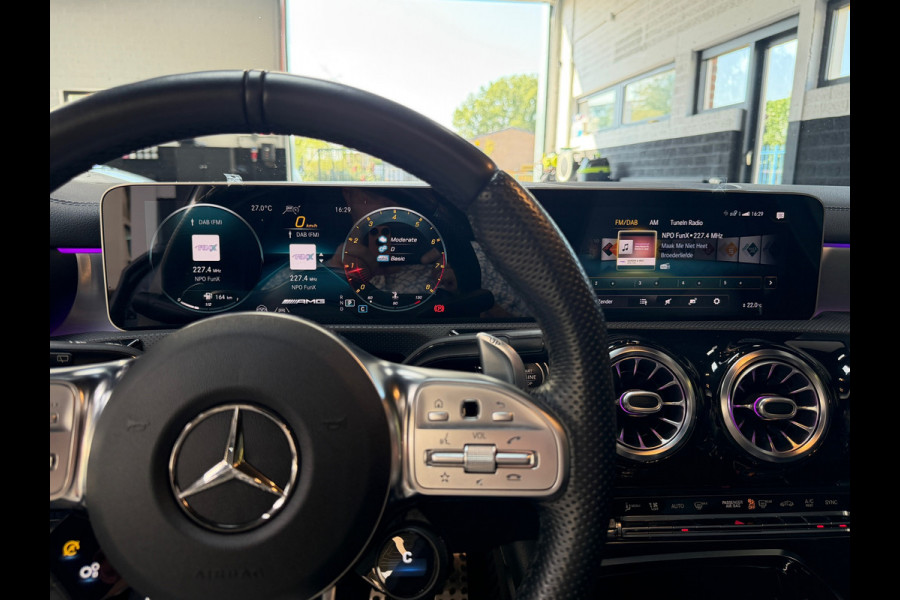 Mercedes-Benz A-Klasse AMG 35 4MATIC Premium Plus | Pano | Sfeer | Burmester | Camera | ACC | Nieuwstaat | Dealeronderhouden