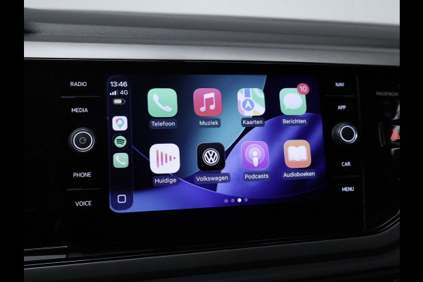 Volkswagen Polo 1.0 TSI Beats Sport (APPLE CARPLAY,GROOT NAVI,PDC,CLIMATE,CRUISE,LED,GETINT,SPORTSTOELEN,LM VELGEN,NIEUW STAAT)